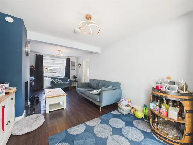 Photo 2 — Berkeley Road, Uxbridge, UB10 9DY
