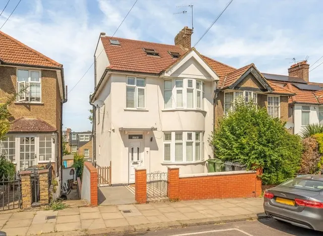Bexhill Road, London, SE4, photo 1