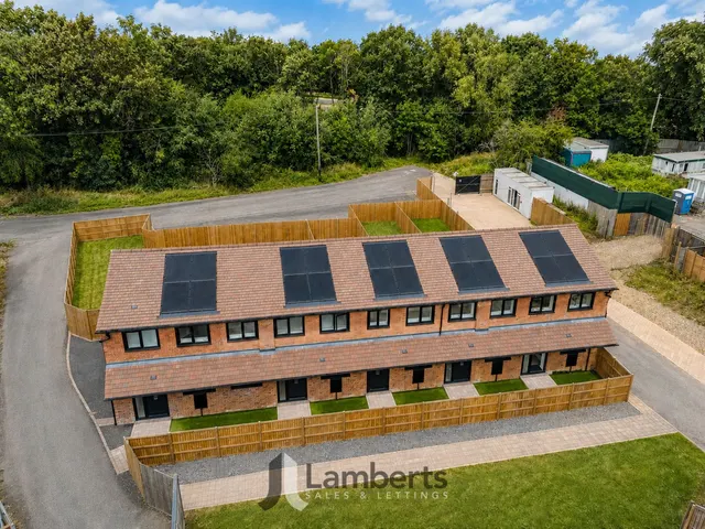 Marlfield Lane, Redditch, photo 1