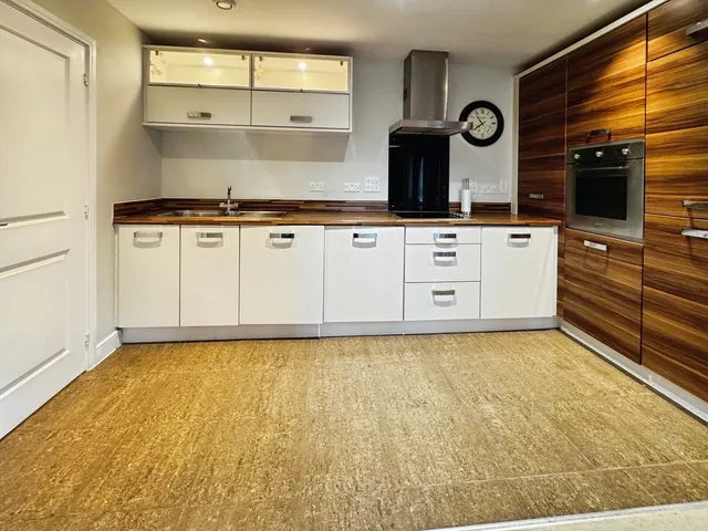Kestrel Road, Farnborough, GU14, photo 2