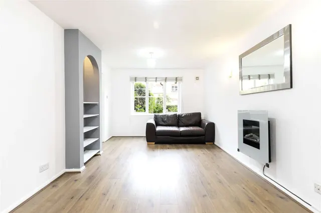 Photo 2 — Heddington Grove, London, N7 9SZ