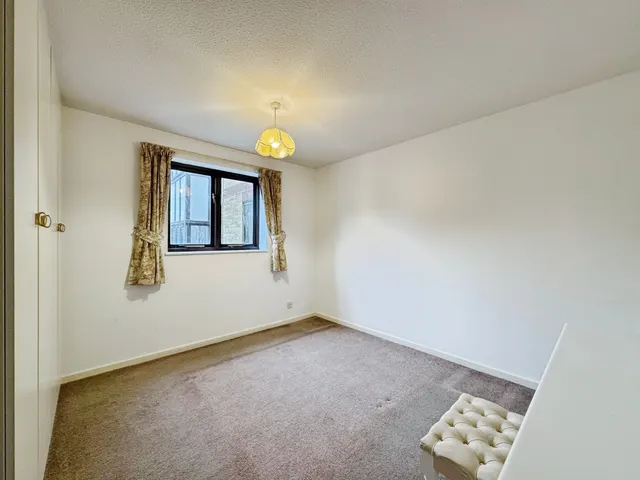 Magpie Close, Chaffinch Court, NW9, photo 3