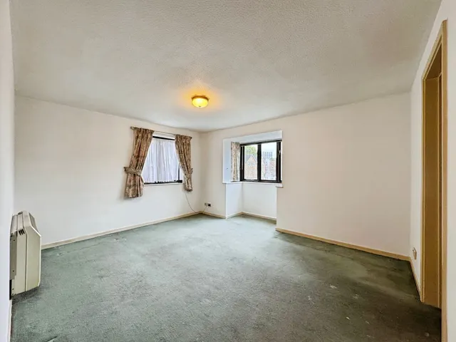 Magpie Close, Chaffinch Court, NW9, photo 1