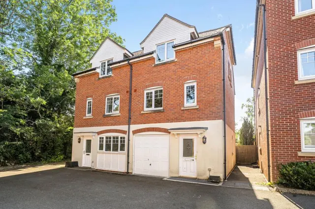 Staniland Court, Abingdon, OX14, photo 1