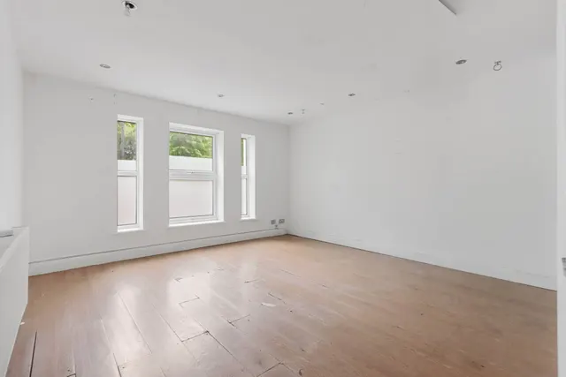 Photo 2 — Woodland House, Woodland Road, N11 1PN