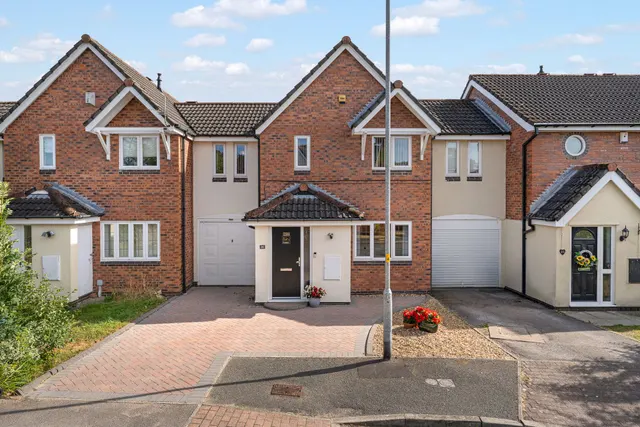 Abbey Close, Croft, Warrington, WA3 7EQ, photo 1