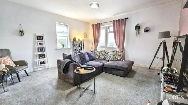 Photo 3 — Greenland Crescent, Cardiff, CF5