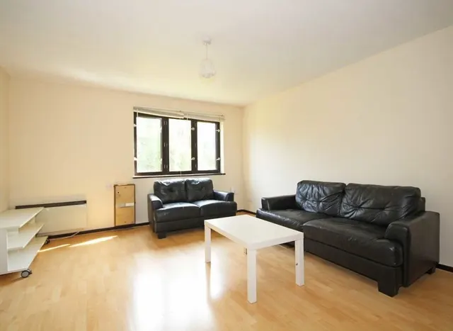 Photo 2 — Braybourne Drive, Osterley, TW7