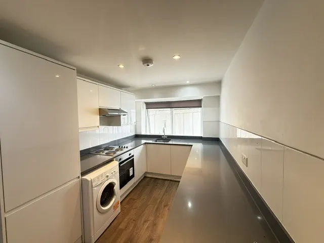 High Street, WD17, photo 1