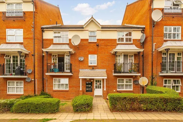 Shaftesbury Gardens, NW10, photo 1