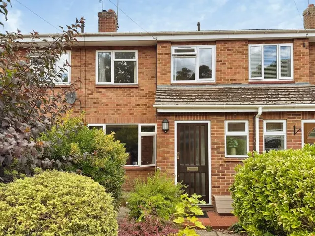 Forest Road, Crowthorne, RG45, photo 1