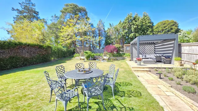 Sondes Place Drive, Dorking, RH4, photo 2