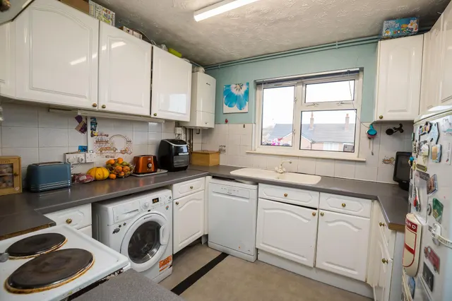 Ffordd Powell, Wrexham, LL11, photo 2