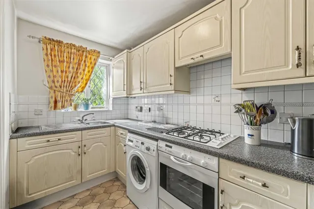 Photo 3 — Draymans Way, Isleworth