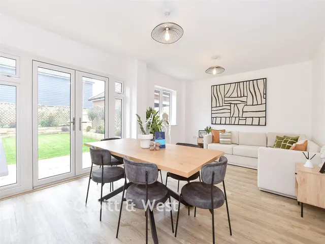 Wittering Place, West Wittering, PO20, photo 2