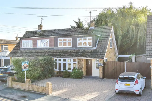 Beauchamps Drive, Wickford, SS11, photo 1