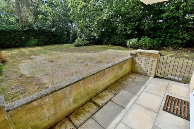 Milton Court, BH22, photo 2