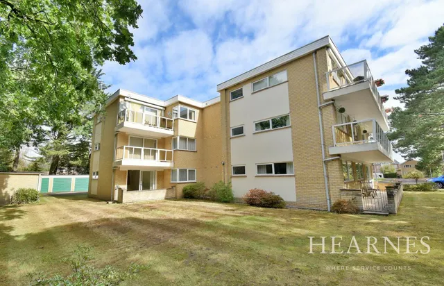 Milton Court, BH22, photo 1