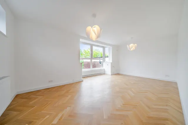 Iona Close, SE6, photo 3