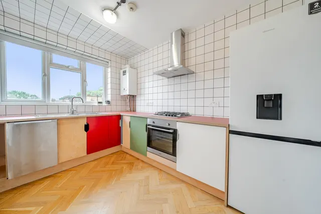 Iona Close, SE6, photo 2