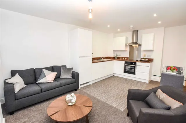 Benbow Street, Sale, M33, photo 2