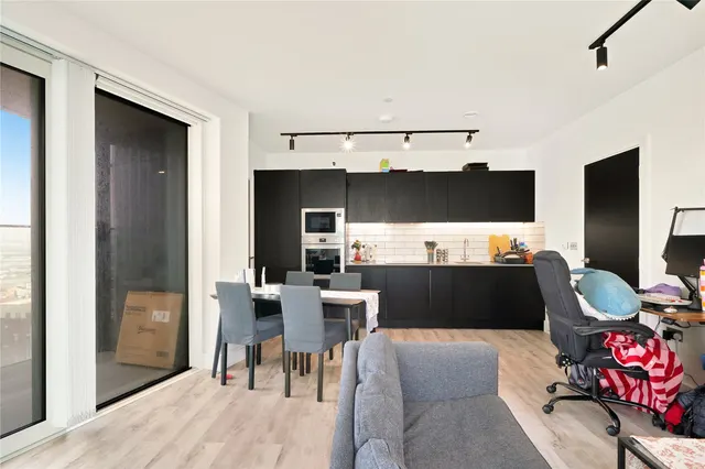 Portal Way, London, W3, photo 1