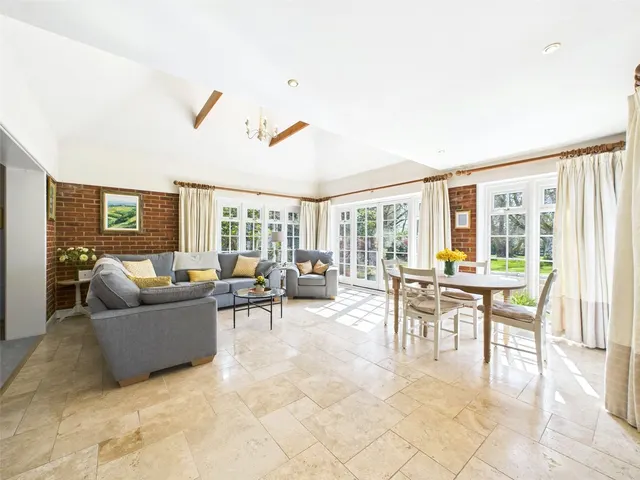 Hurn Court Lane, Hurn, BH23, photo 3
