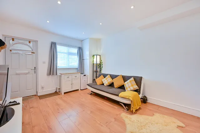 Photo 3 — 238 Tolworth Rise South, Surbiton