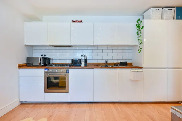 Photo 2 — 238 Tolworth Rise South, Surbiton