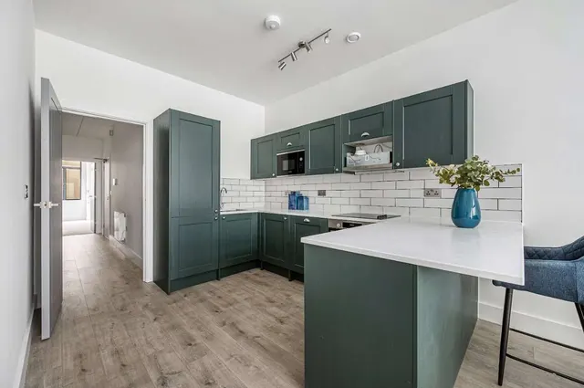 Rosemont Road, London, W3 9LY, photo 1