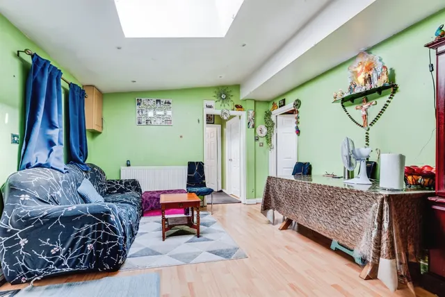 Salisbury Street, Swindon, SN1, photo 3