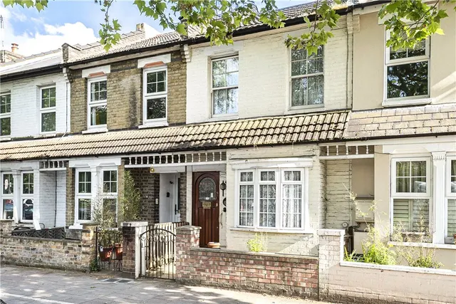 Chertsey Road, Twickenham, TW1, photo 1