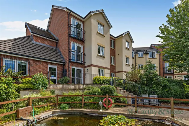 Overnhill Road, Downend, BS16, photo 1