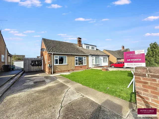 The Broadway, Abergele, LL22, photo 1