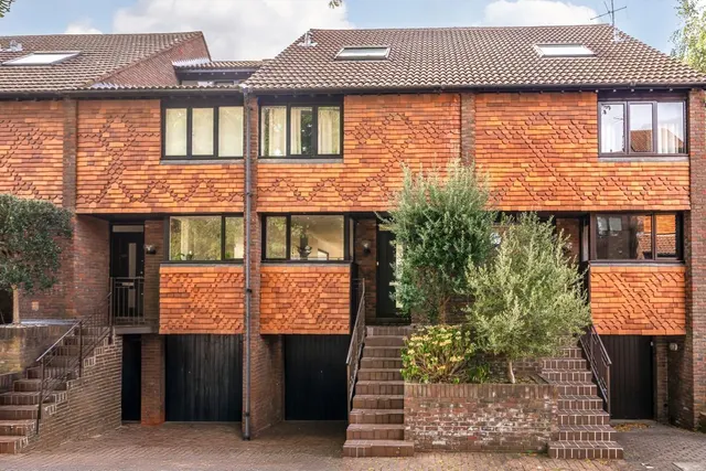 Mallard Place, TW1, photo 1