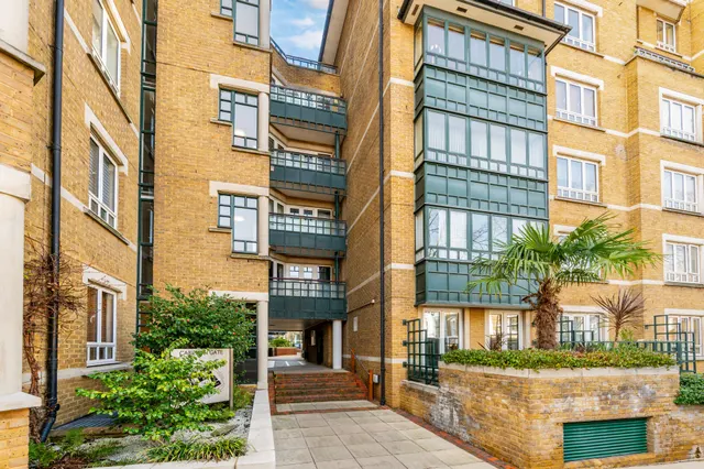 46 Finch Lodge, Admiral Walk, London, photo 1