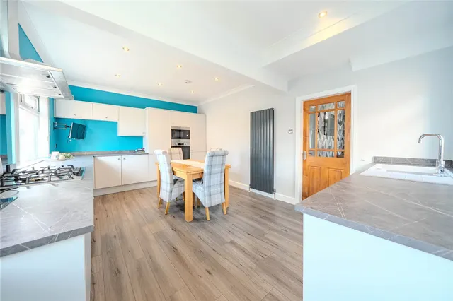 Deneway, Stanningley, LS28, photo 2