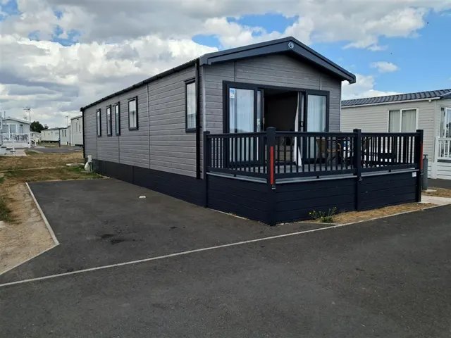 Low Rd, Harwich, CO12, photo 2
