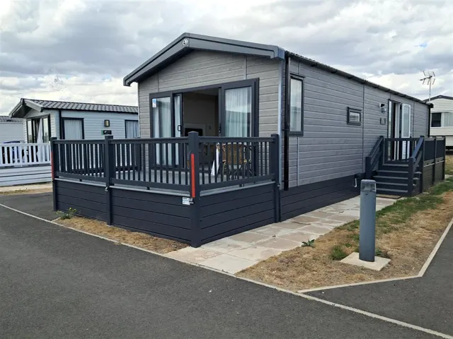 Low Rd, Harwich, CO12, photo 1