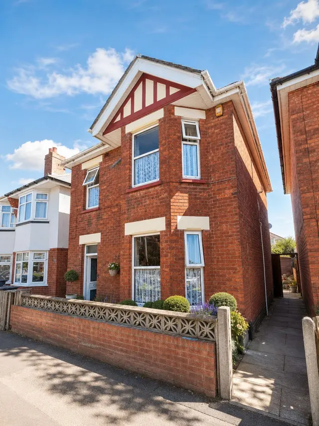 Abinger Road, Bournemouth BH7 6LX, photo 1