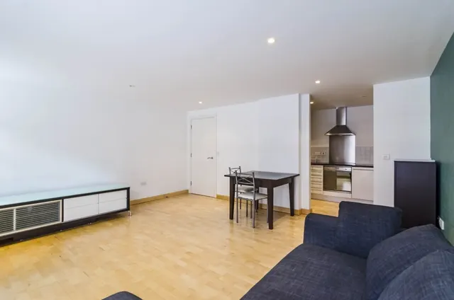 Photo 2 — 12 Leyden Street London E1