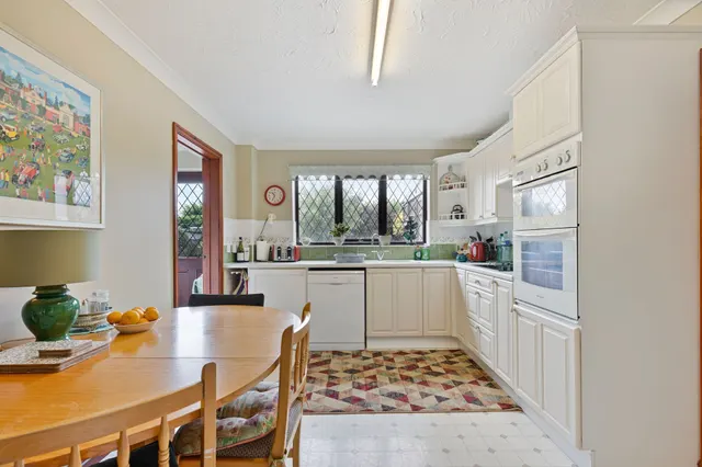 Family Home with Potential in Briston, photo 3
