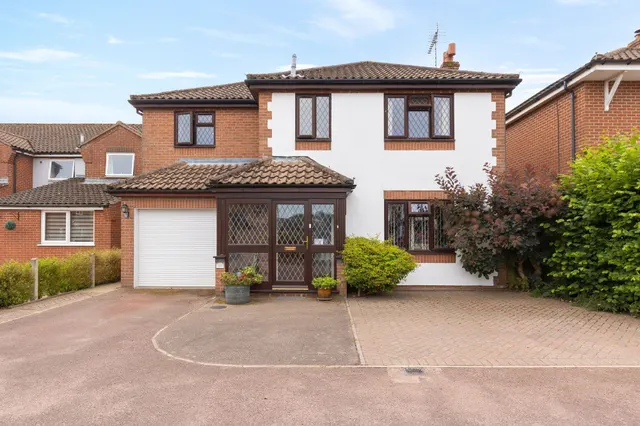 Family Home with Potential in Briston, photo 2
