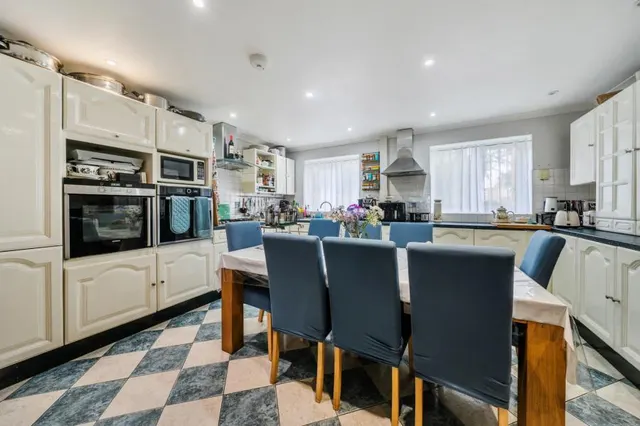 Verran Road, Camberley, GU15, photo 3