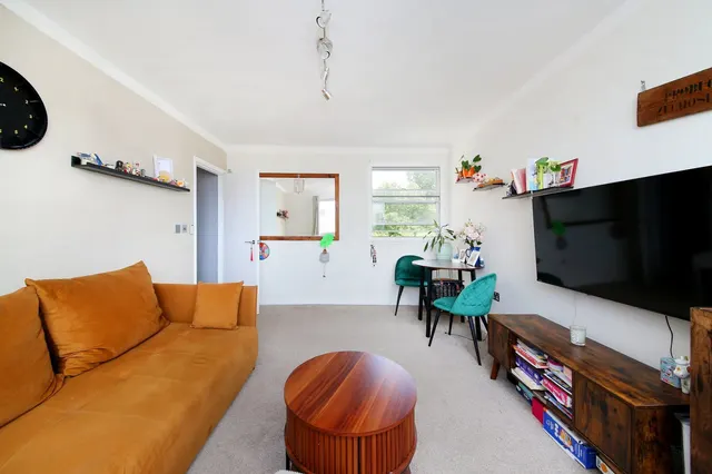 Parkgate Road, London, SW11, photo 3