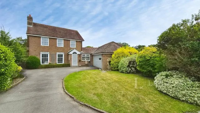 Arundel Road, Fontwell, BN18, photo 1