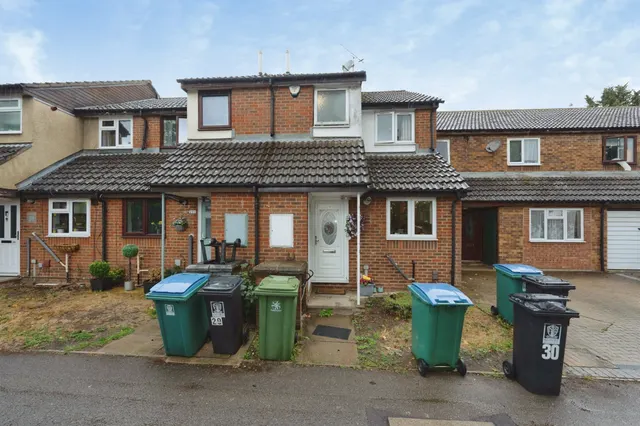 Monica Close, Watford, photo 1