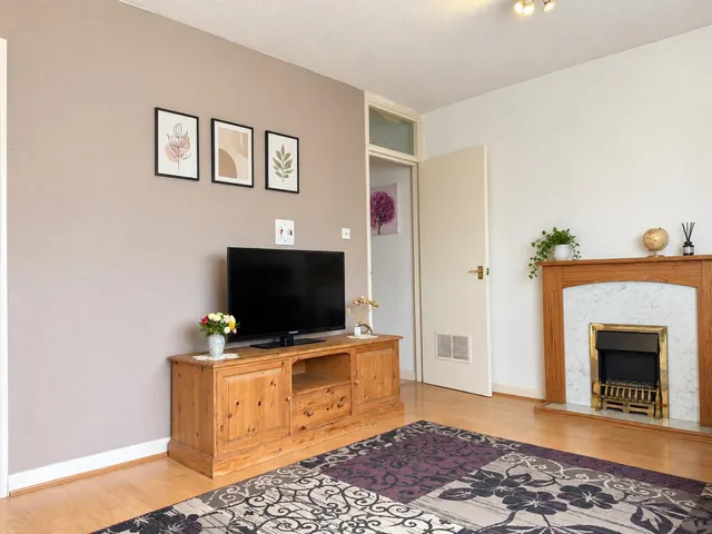 Weekes Drive, Cippenham, photo 1