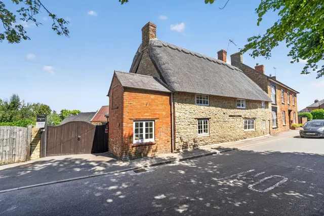 High Street, Potterspury, NN12, photo 2