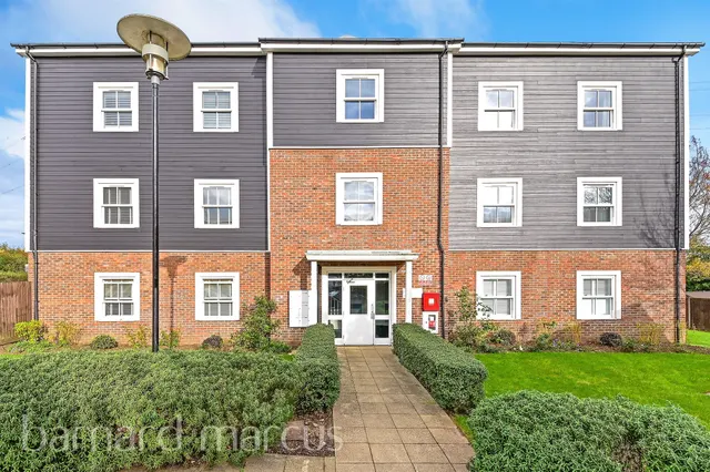 Pondside Avenue, Worcester Park, photo 1